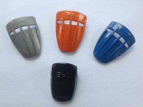 Pulverbeschichtete Bauteile in verschiedenen Farben